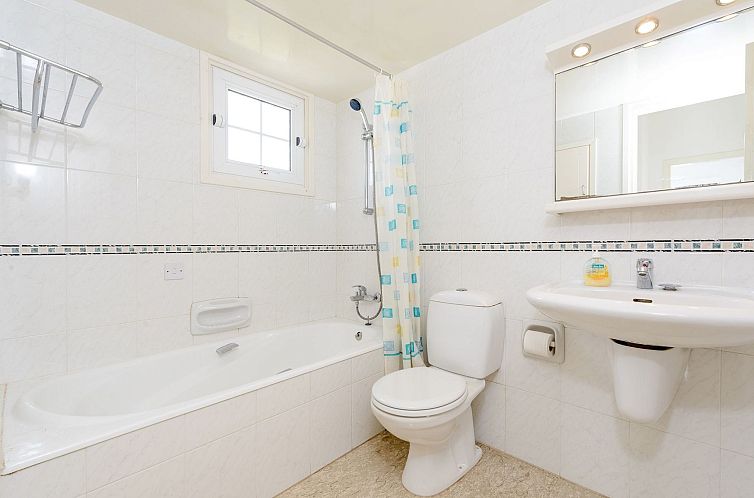 Vakantiehuis 4-Schlafzimmer-Villa mit privatem Pool in Ayia 