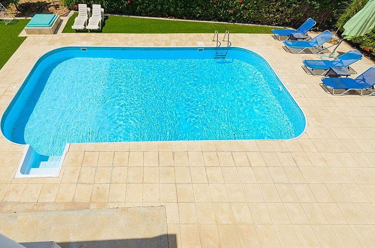 Vakantiehuis 4-Schlafzimmer-Villa mit privatem Pool in Ayia 