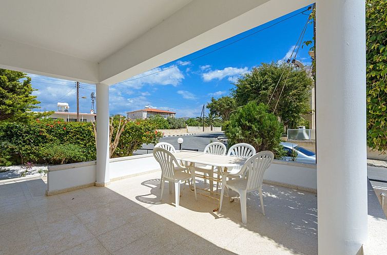 Vakantiehuis 4-Schlafzimmer-Villa mit privatem Pool in Ayia 