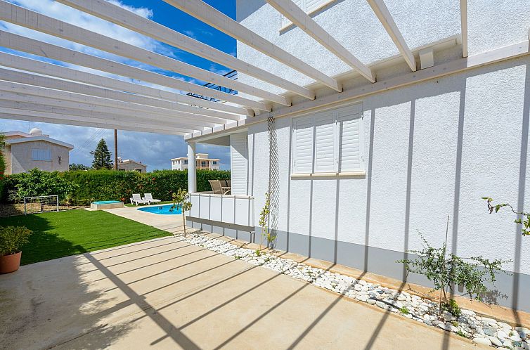 Vakantiehuis 4-Schlafzimmer-Villa mit privatem Pool in Ayia 