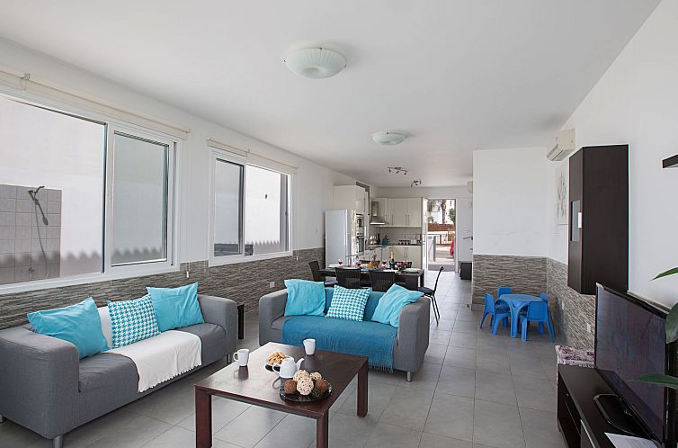 Vakantiehuis Moderne, geräumige Villa am Strand mit Pool