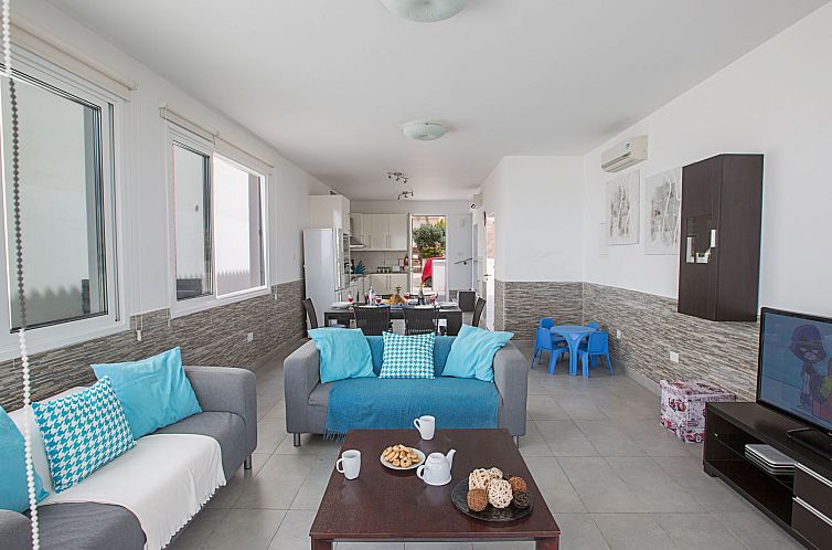 Vakantiehuis Moderne, geräumige Villa am Strand mit Pool