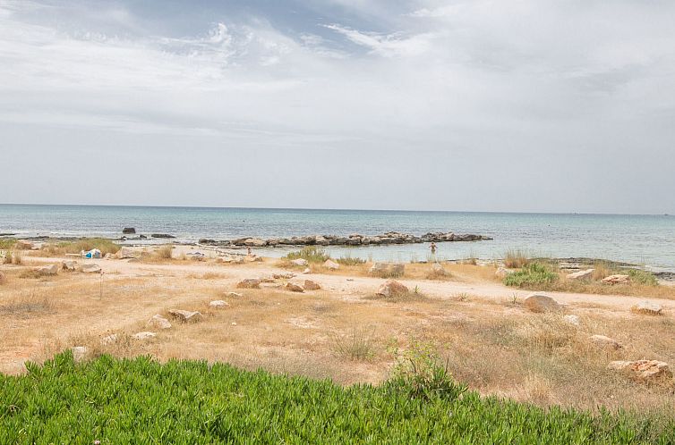 Vakantiehuis Moderne, geräumige Villa am Strand mit Pool