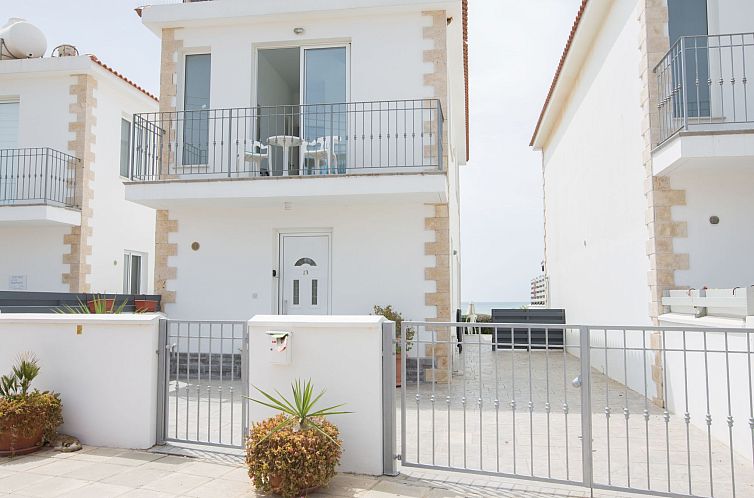 Vakantiehuis Moderne, geräumige Villa am Strand mit Pool