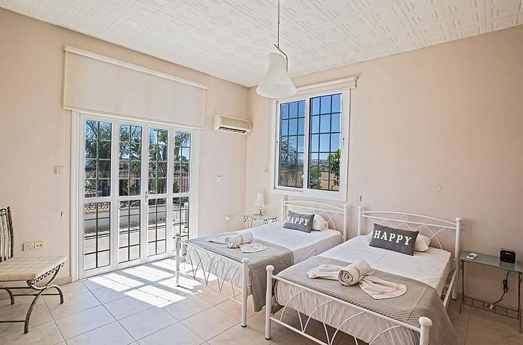 Vakantiehuis Familienvilla in Paralimni mit spektakulärer A