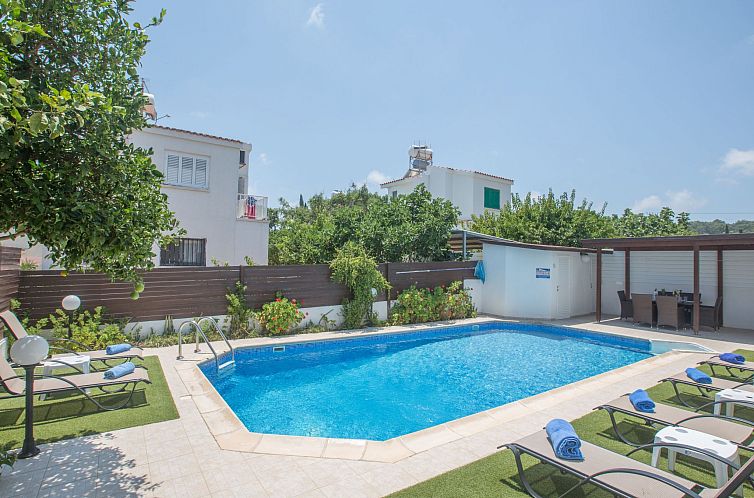 Vakantiehuis Geräumige Villa mit 3 Schlafzimmern und Pool i