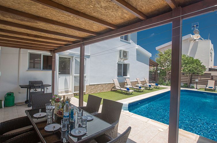Vakantiehuis Geräumige Villa mit 3 Schlafzimmern und Pool i
