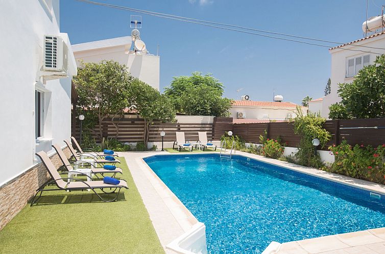 Vakantiehuis Geräumige Villa mit 3 Schlafzimmern und Pool i