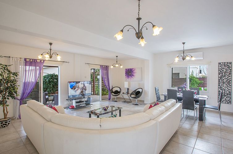 Vakantiehuis Geräumige Villa mit 3 Schlafzimmern und Pool i