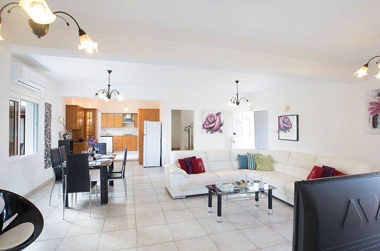 Vakantiehuis Geräumige Villa mit 3 Schlafzimmern und Pool i