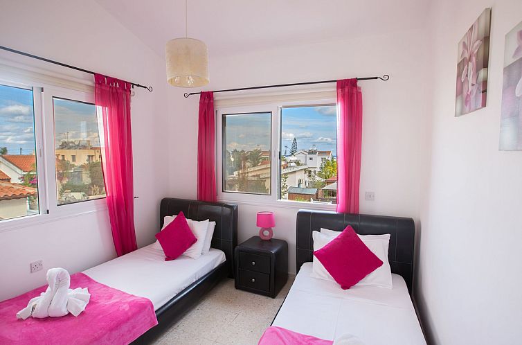 Vakantiehuis Geräumige Villa mit 3 Schlafzimmern und Pool i