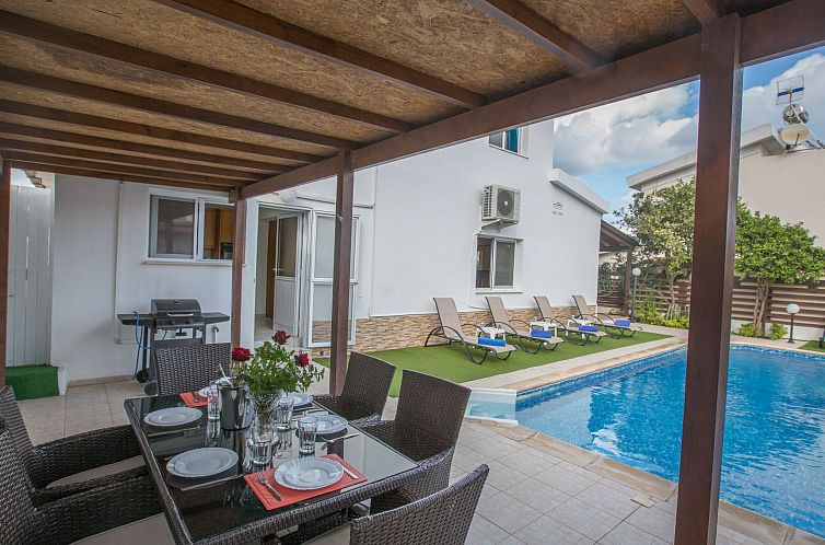 Vakantiehuis Geräumige Villa mit 3 Schlafzimmern und Pool i