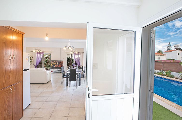 Vakantiehuis Geräumige Villa mit 3 Schlafzimmern und Pool i