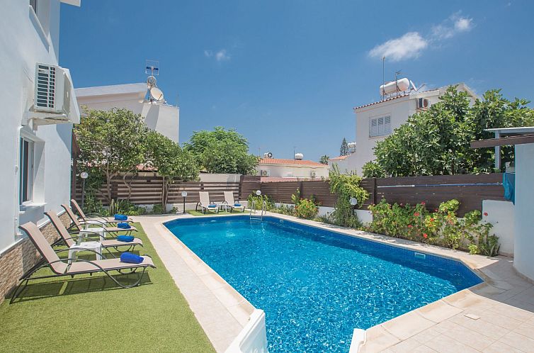 Vakantiehuis Geräumige Villa mit 3 Schlafzimmern und Pool i