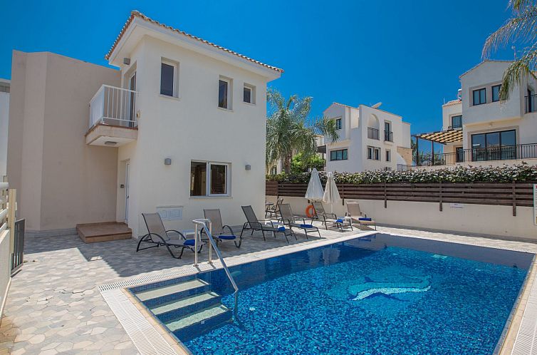 Vakantiehuis Moderne Ferienvilla PV5 mit großem Garten