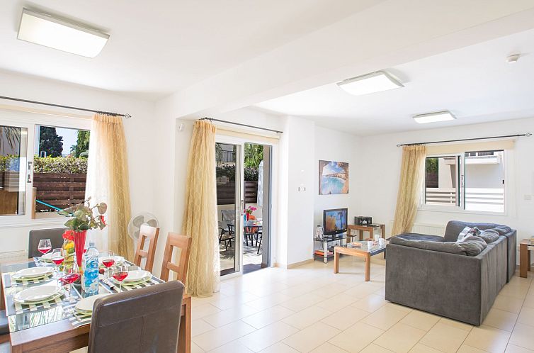 Vakantiehuis Moderne Ferienvilla PV5 mit großem Garten