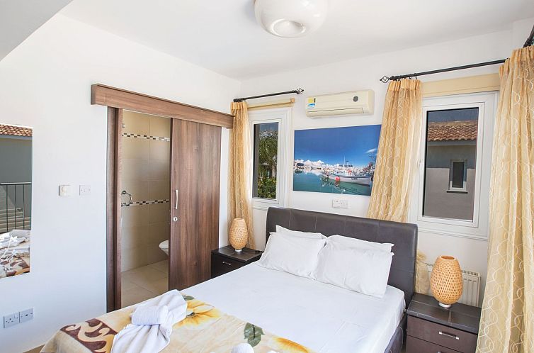 Vakantiehuis Moderne Ferienvilla PV5 mit großem Garten