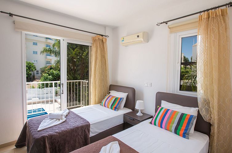 Vakantiehuis Moderne Ferienvilla PV5 mit großem Garten