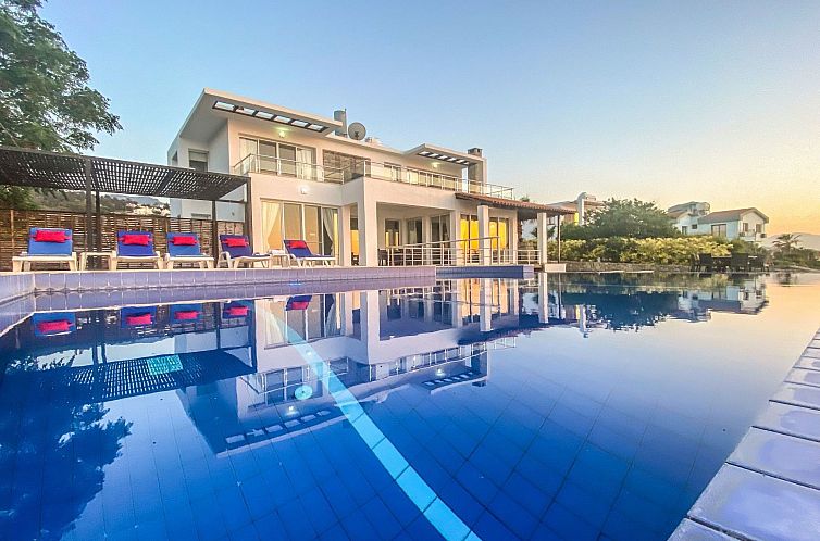 Vakantiehuis Villa "Meerblick" mit Infinity-Pool