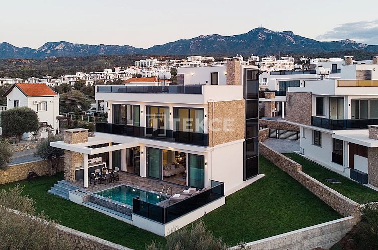 Geschakelde woning in Karaağaç