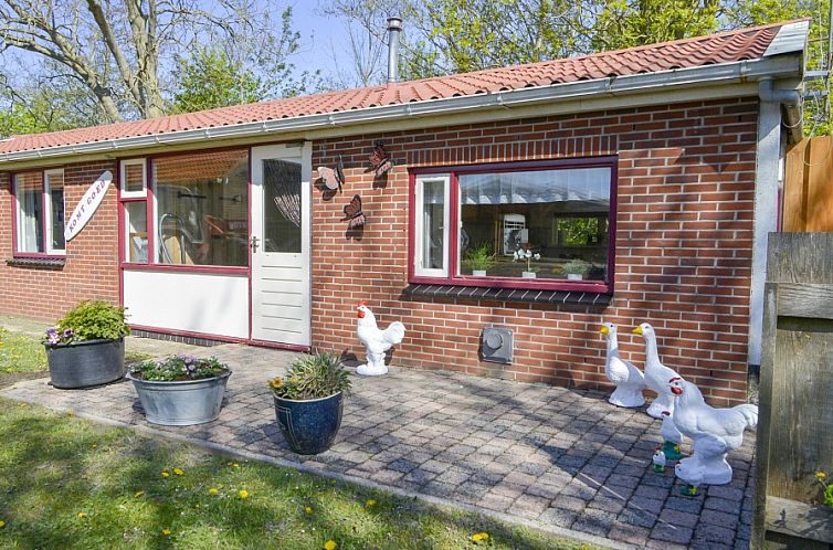 Komt goed vakantiehuis in De Cocksdorp Texel met gezellige veranda en tuinbeeldjes