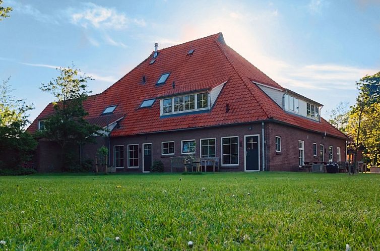 Unieke 12 pers. Farm Lodge De Muy op 'Hoeve Vianen'