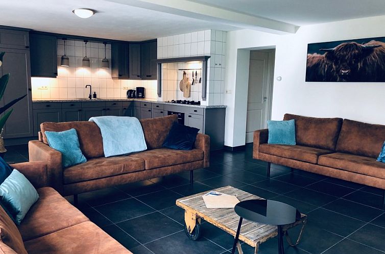 Unieke 12 pers. Farm Lodge De Muy op 'Hoeve Vianen'