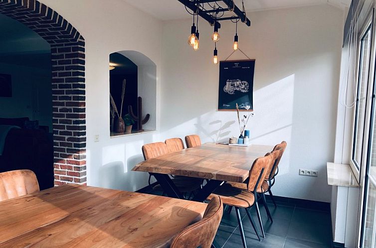 Unieke 12 pers. Farm Lodge De Muy op 'Hoeve Vianen'