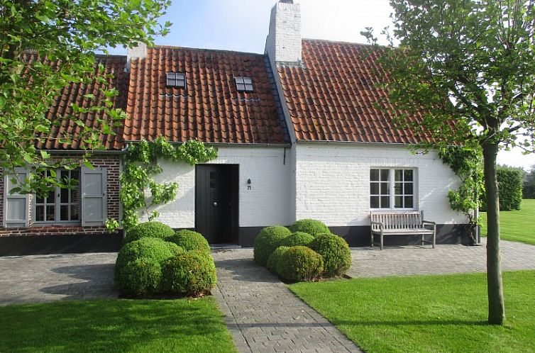 Charmant vakantiehuis met traditionele gevel bij Holiday home Pijpeweg71 in Brugge, West-Vlaanderen, Belgie.
