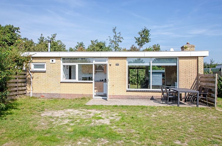 Bungalow Tamarisk 190 in De Cocksdorp Texel with sunny terrace and garden, ideal vacation home on the Wadden Islands.