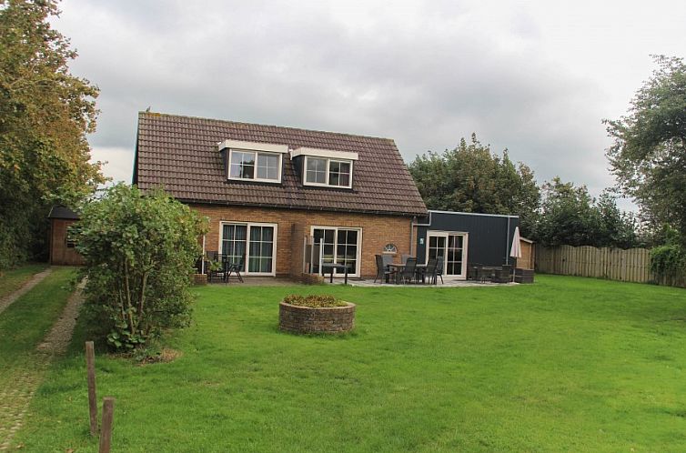 Bungalow Duif in Dennenbos Texel met ruime tuin en terras.