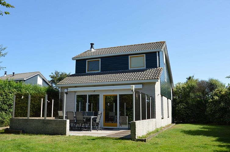 Vacation home Stappeland 111 in De Koog, Texel with spacious garden and sunny terrace, ideal for relaxation on the Wadden Islands.