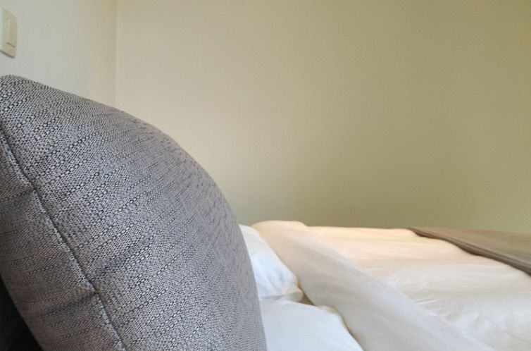 THE FRONT DOOR N°12