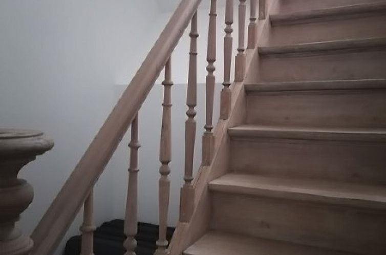 THE FRONT DOOR N°28