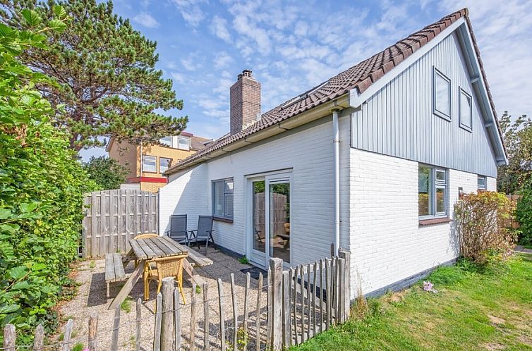32a Castor vacation home with sunny terrace in De Koog, Texel, Wadden Islands.