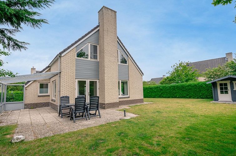 Vacation home Honeysuckle 89 in De Koog Texel with spacious garden and terrace for relaxation on the Wadden Islands.