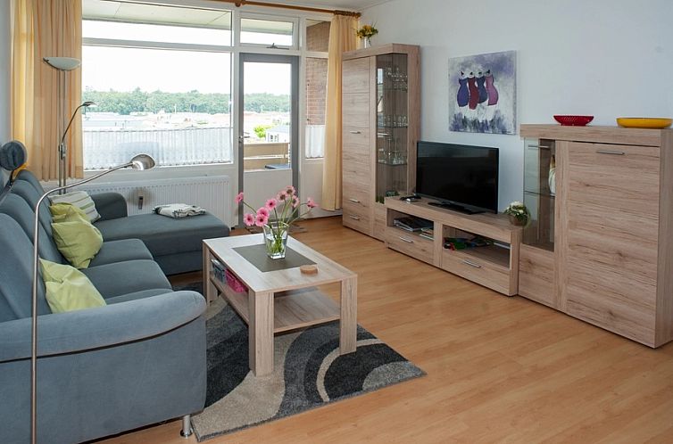 Gezellige woonkamer van 't Kerckeland - Appartement Kerckeland 124 in De Koog, Texel, met uitzicht op het Waddeneiland.