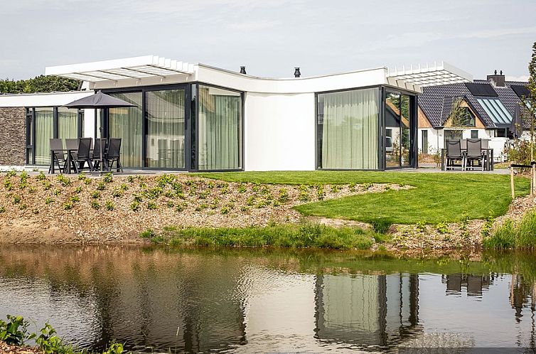 Ruime woonkamer in Luxe familievilla 8p, De Koog, Texel met moderne inrichting en veel natuurlijk licht.