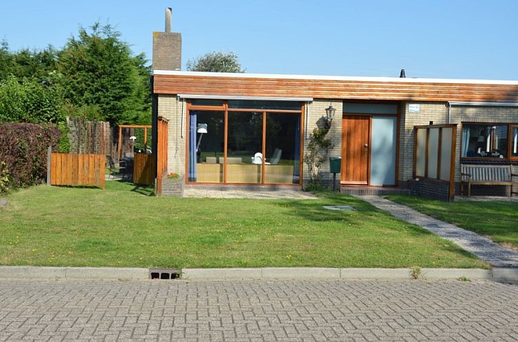 Orchismient 18 groot vakantiehuis in De Koog, Texel met groene voortuin op de Waddeneilanden.