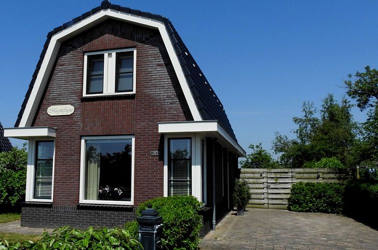 Villa Magnifique vacation home in Den Burg Texel with charming facade and green surroundings.