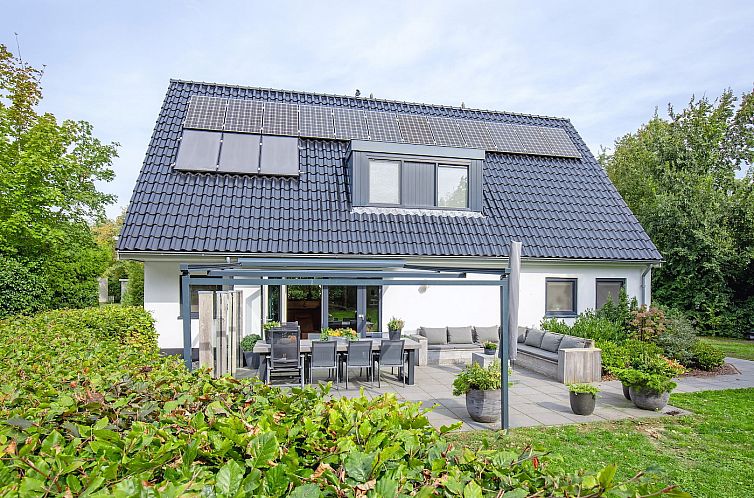48 - Witte Parel vacation home with spacious garden in Den Burg, Texel, ideal for relaxation on the Wadden Islands.