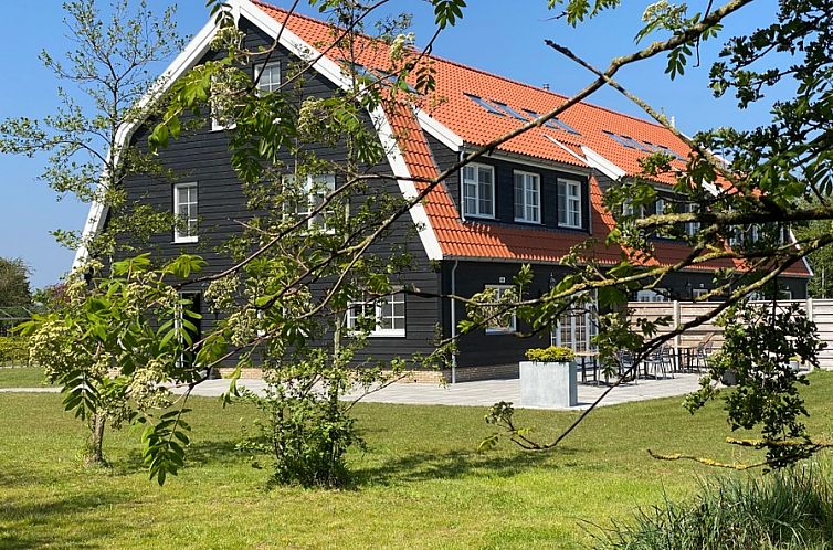 Group accommodation Nieuw Leven 24p in Den Burg, Texel, vacation home with spacious garden and terrace.