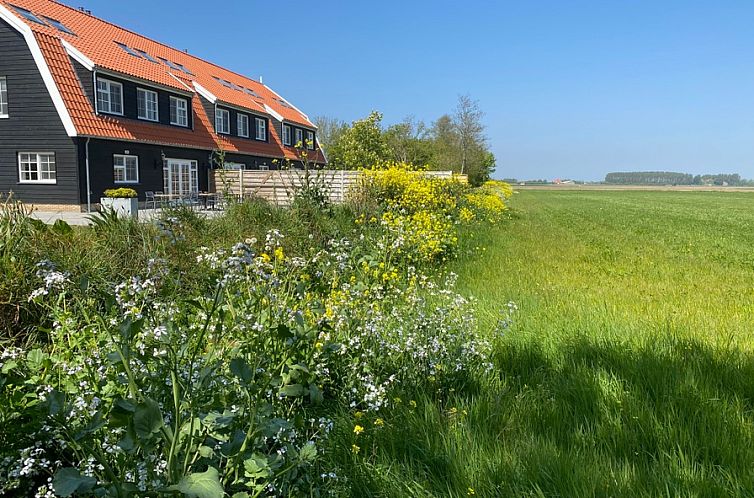 Die Gruppenunterkunft Nieuw Leven 36p in Den Burg, Texel, bietet einen herrlichen Blick auf die umliegende Natur der Watteninseln.