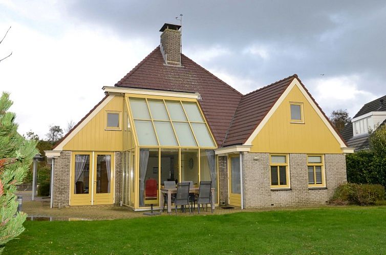 Vakantiewoning - Molenhuizen in Den Burg, Texel met zonnige tuin en terras, ideaal voor een ontspannen vakantie op de Waddeneilanden.