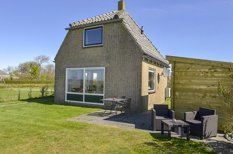 Bungalow The Lamb in Den Burg Texel with sunny terrace and green garden.