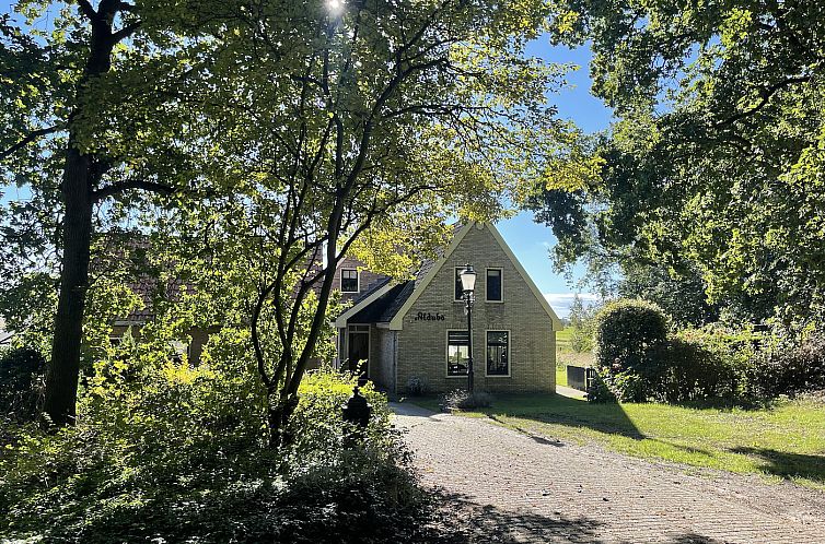 44 - Aldubo Landhuis in Den Burg Texel, vacation home surrounded by green nature.