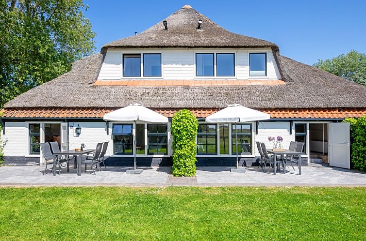 Appartement Gouden Reaal 25 in Den Hoorn Texel met ruime veranda en rieten dak.