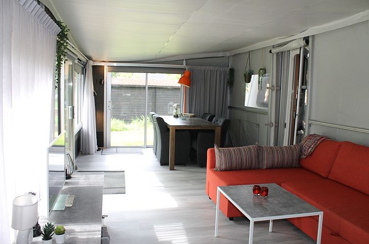 Caravan met voortent