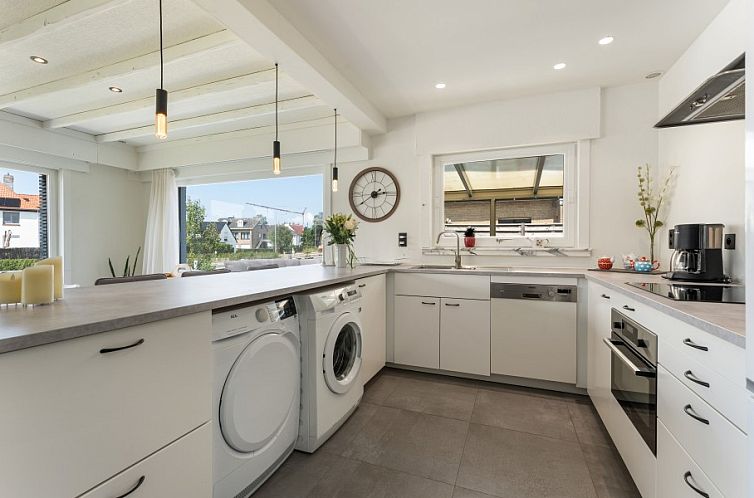 Villa  Renee 300 meter van strand  3 slaapkamers 8 bedden +g