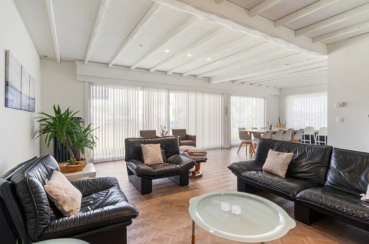 Villa  Renee 300 meter van strand  3 slaapkamers 8 bedden +g